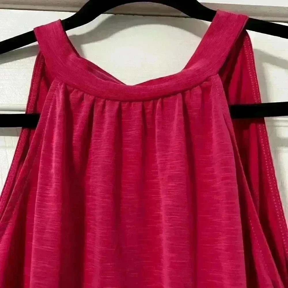 Green Envelope Rounded Neck Band Tank - Picture 2 of 8